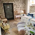 Comfortable In Betina, Terrace, 55 M², Air-conditioned Apartment *