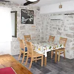 Apartment Comfortable In Betina, Terrace, 55 M², Air-conditioned Betina (Sibenik-Knin)