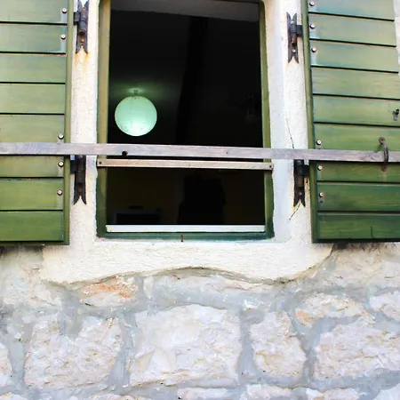 Comfortable In Betina, Terrace, 55 M², Air-conditioned Appartement