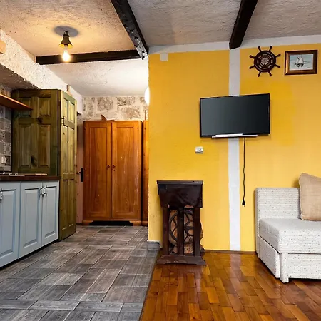 Comfortable In Betina, Terrace, 55 M², Air-conditioned Appartement