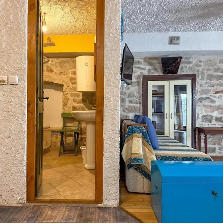 Comfortable In Betina, Terrace, 55 M², Air-conditioned Appartement