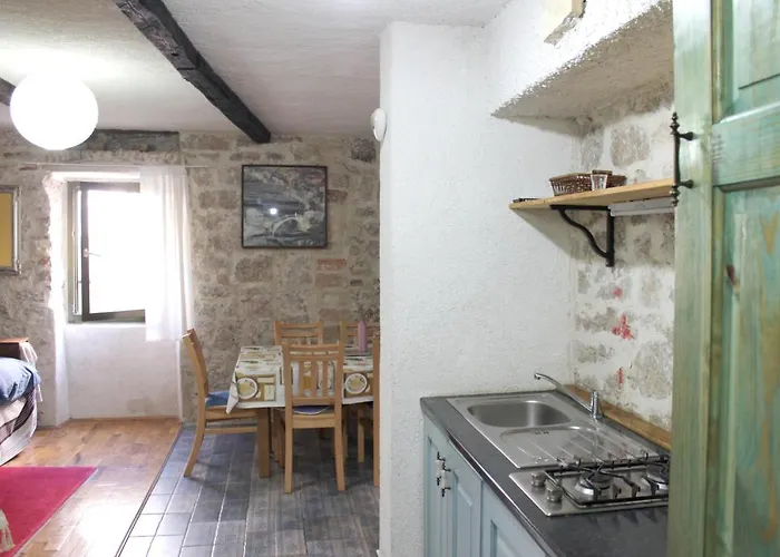 Comfortable In Betina, Terrace, 55 M², Air-conditioned アパート