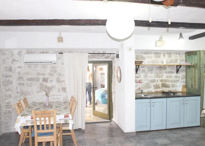 Comfortable In Betina, Terrace, 55 M², Air-conditioned ベティナ