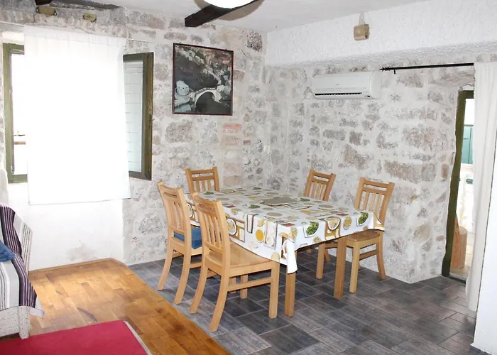 アパート Comfortable In Betina, Terrace, 55 M², Air-conditioned ベティナ