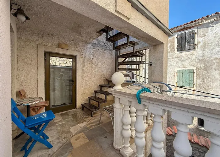 Comfortable In Betina, Terrace, 55 M², Air-conditioned Apartamento